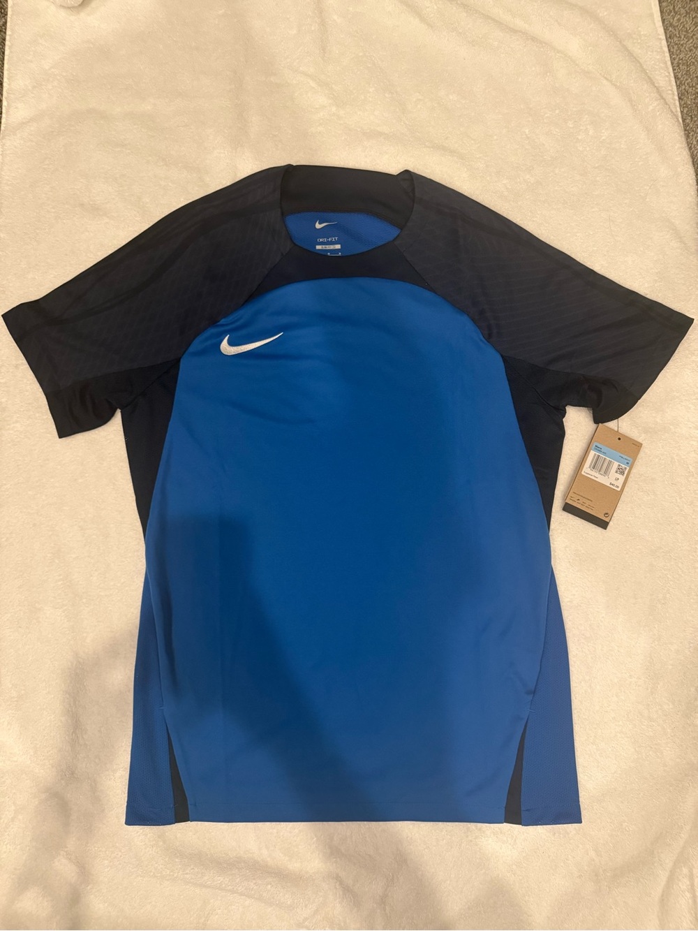 NWT Nike Men’s Blue and Black Short Sleeve Slim Fit Athletic Top